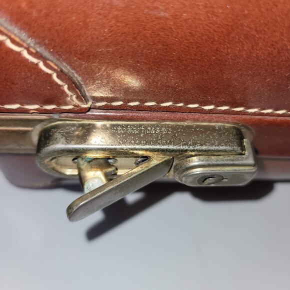 Leather suitcase briefcase VINTAGE handles Brown/tan stiitching 1940s - Picture 8 of 16